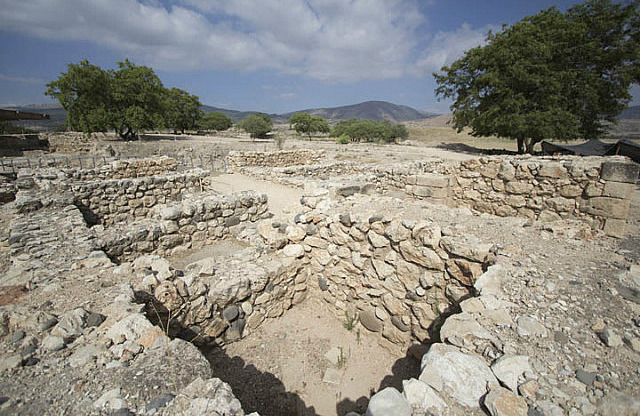 Fortified Gate Chambers from Solomonic Period