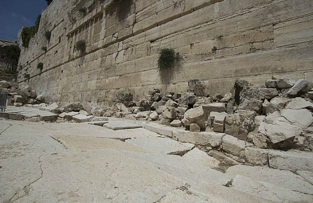 1st-Century Street Along Western Temple Wall