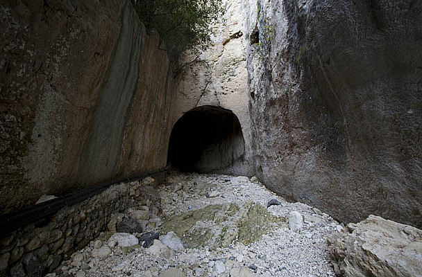 Vespasian & Titus Tunnel Upper Opening (Inside)
